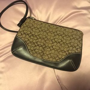 👜Brown and Tan Genuine Coach wristlet👜